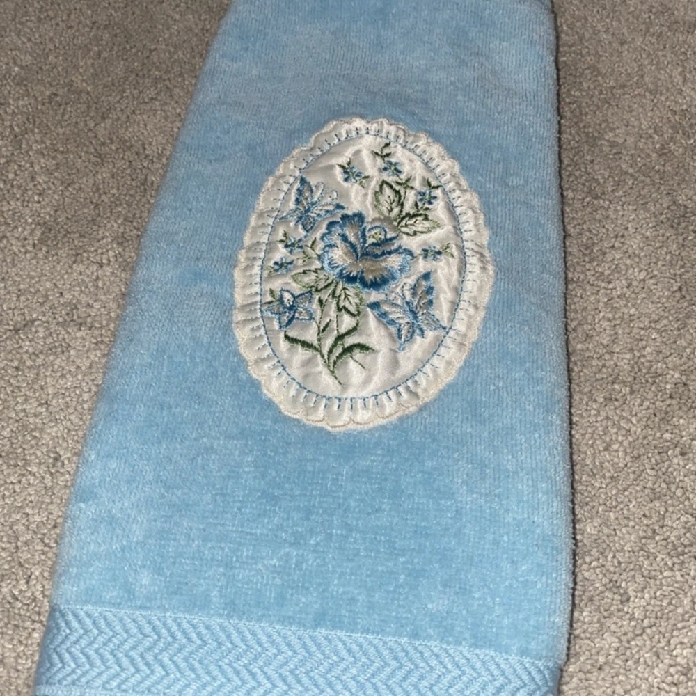 Fieldcrest Cotton Hand Towel‎ Vintage Embroidered Floral Blue USA Made